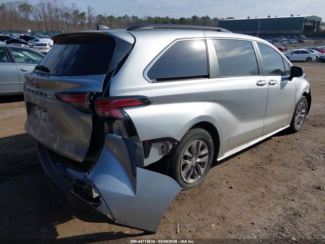 Toyota Sienna Le