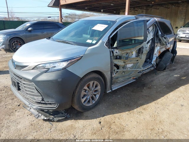 Toyota Sienna Le