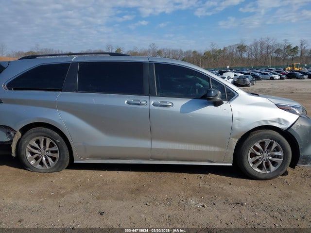 Toyota Sienna Le