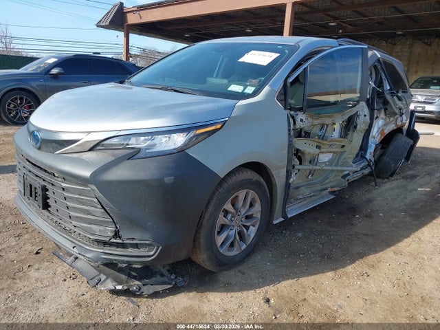 Toyota Sienna Le