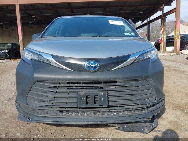 Toyota Sienna Le