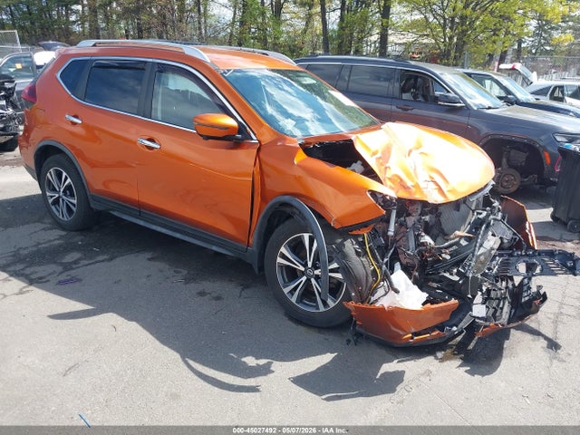 Salvage Nissan Rogue Image