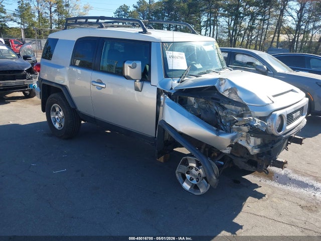 Salvage Toyota FJ Cruiser Image