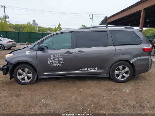 Toyota Sienna Le 8 Passenger