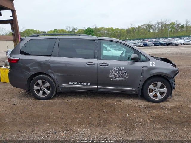 Toyota Sienna Le 8 Passenger