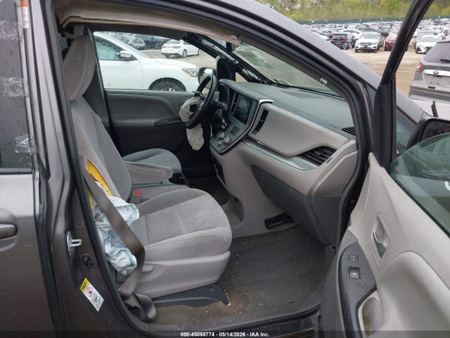 Toyota Sienna Le 8 Passenger