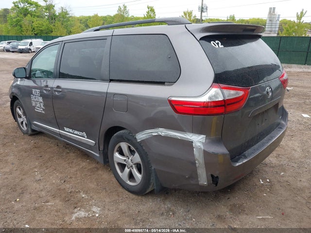 Toyota Sienna Le 8 Passenger