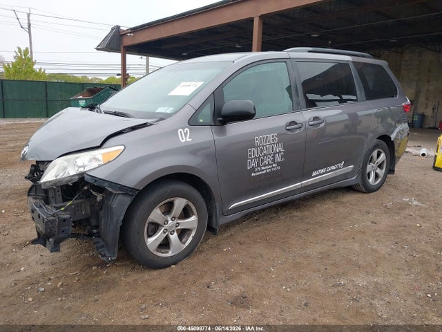 Toyota Sienna Le 8 Passenger