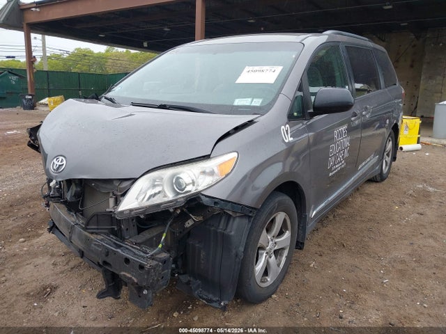 Toyota Sienna Le 8 Passenger