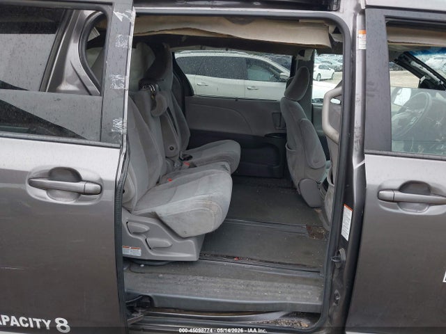 Toyota Sienna Le 8 Passenger