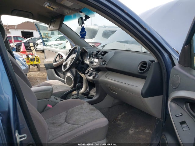 Toyota RAV4 Base V6