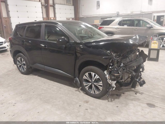 Salvage Nissan Rogue Image