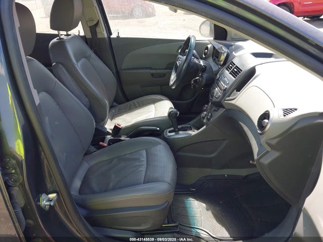 Chevrolet Sonic 2lz