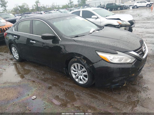 Salvage Nissan Altima Image