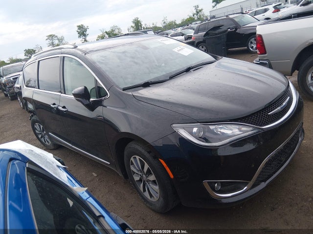 Salvage Chrysler Pacifica Image