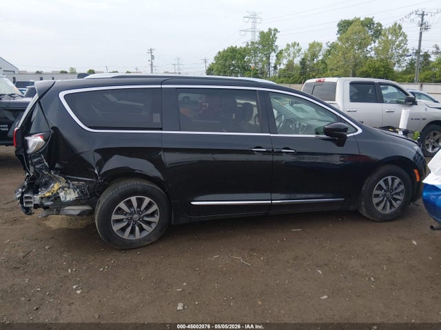 Chrysler Pacifica Touring L Plus