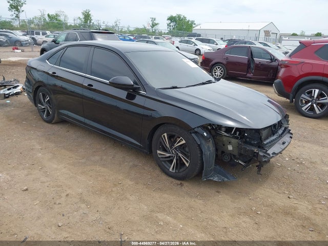 Salvage Volkswagen Jetta Image