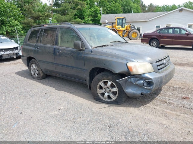 Salvage Toyota Highlander Image