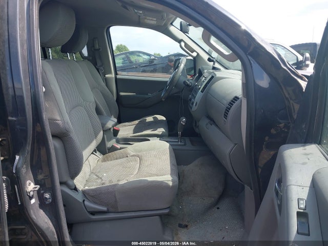 Nissan Frontier Sv