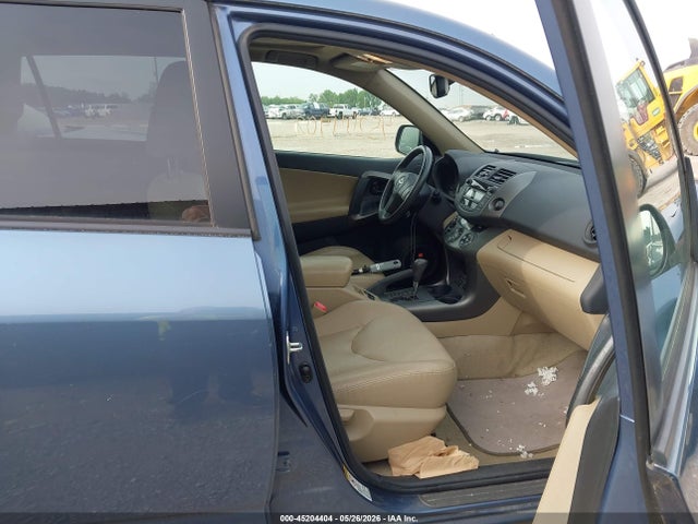 Toyota RAV4 Limited V6