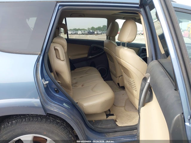 Toyota RAV4 Limited V6