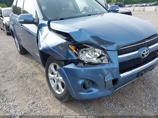 Toyota RAV4 Limited V6