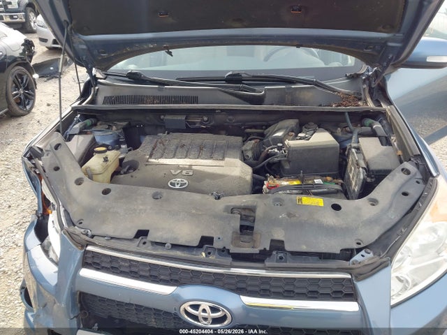 Toyota RAV4 Limited V6