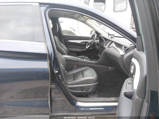 INFINITI Qx Essential