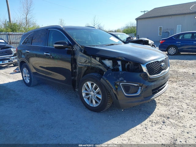 Salvage Kia Sorento Image