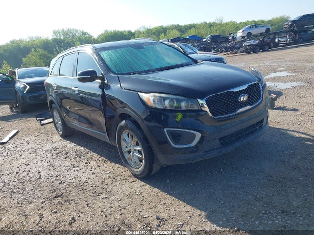 Salvage Kia Sorento Image
