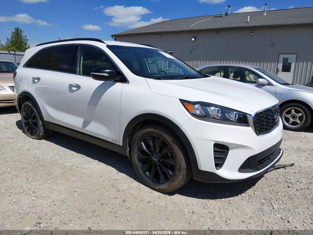 Salvage Kia Sorento Image