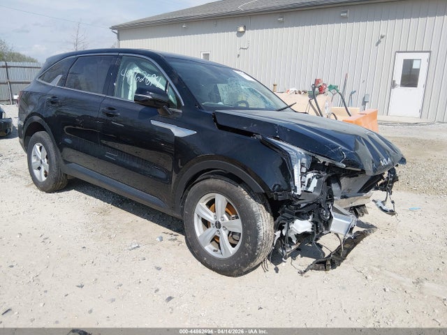 Salvage Kia Sorento Image