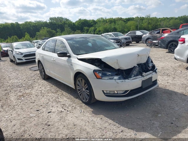 Salvage Volkswagen Passat Image
