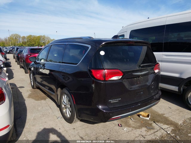 Chrysler Pacifica Touring L