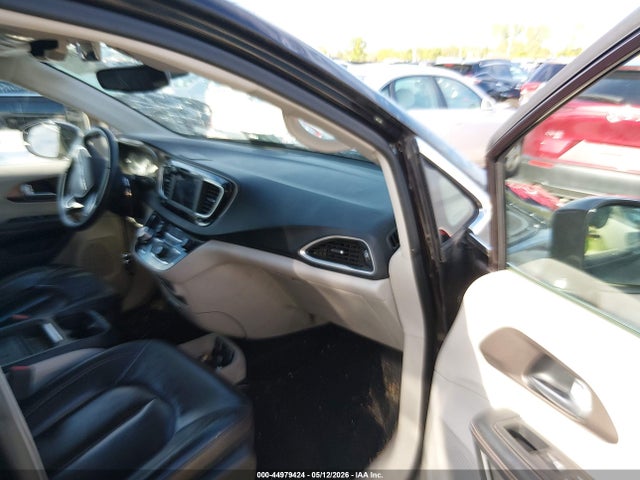 Chrysler Pacifica Touring L