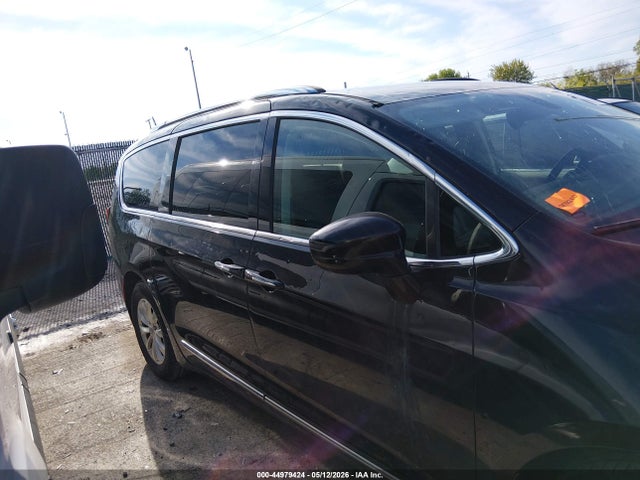 Chrysler Pacifica Touring L