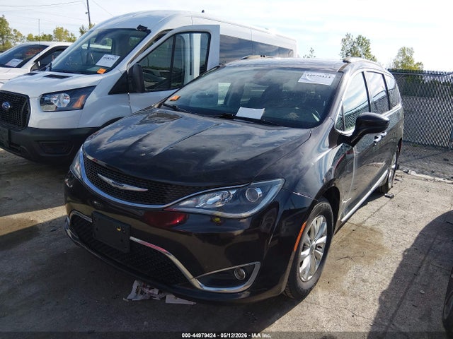 Chrysler Pacifica Touring L