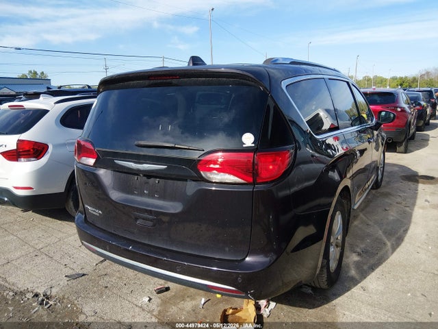 Chrysler Pacifica Touring L