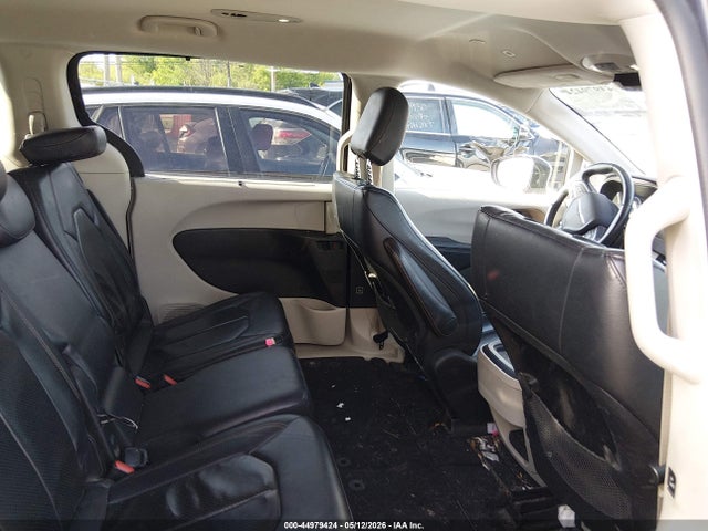 Chrysler Pacifica Touring L