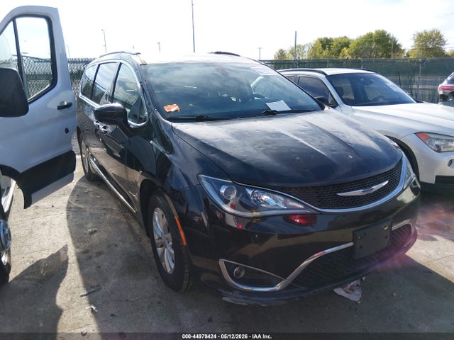 Salvage Chrysler Pacifica Image