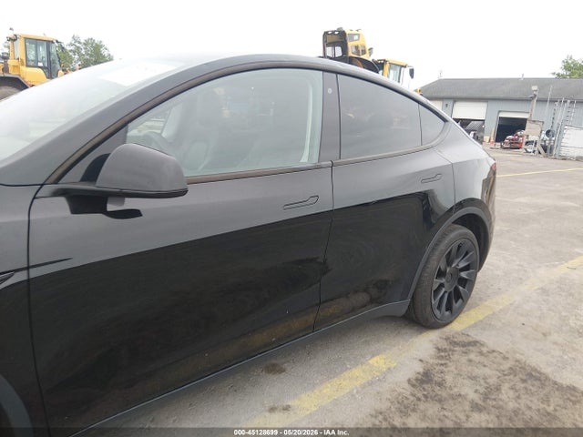 Tesla Model Y Long Range Dual Motor All-wheel Drive