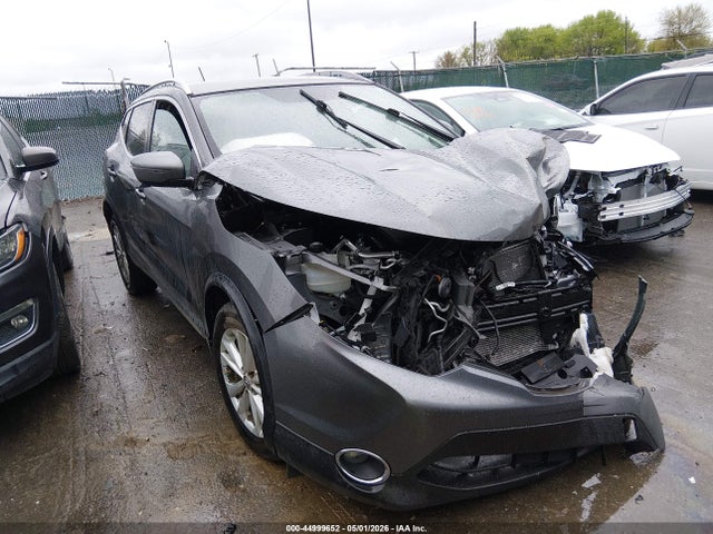 Salvage Nissan Rogue Image