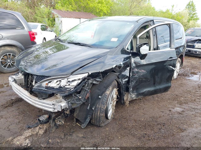 Chrysler Pacifica Touring