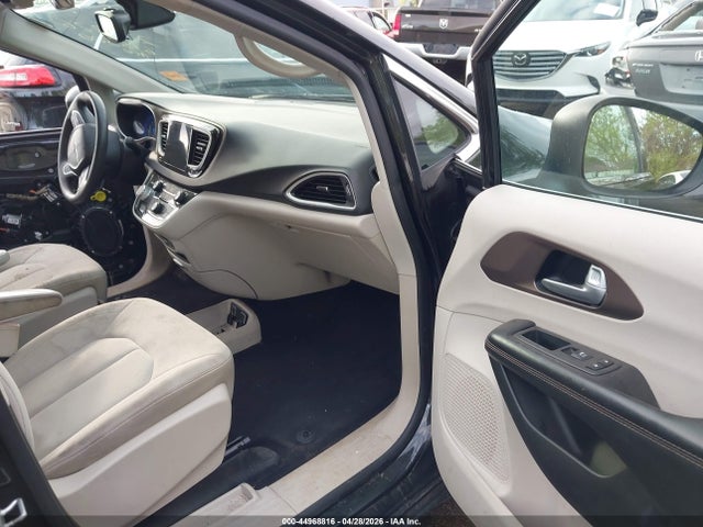 Chrysler Pacifica Touring