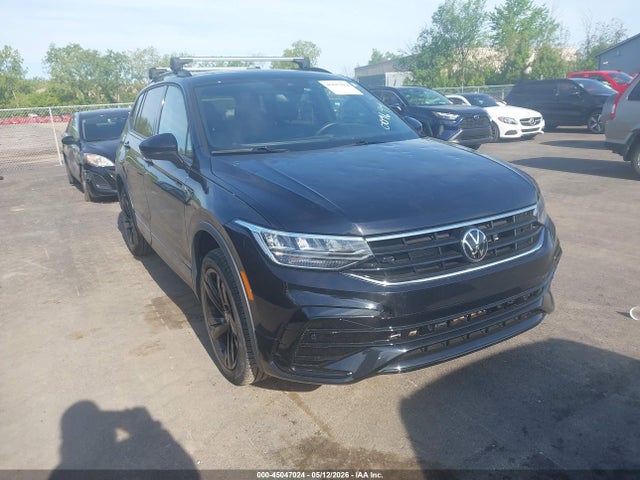 Salvage Volkswagen Tiguan Image