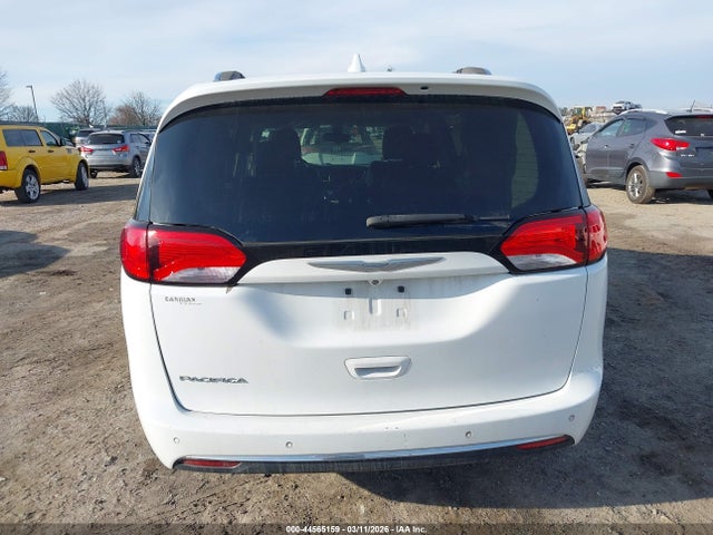 Chrysler Pacifica Touring L Plus