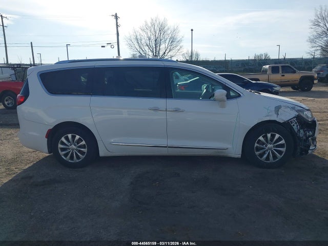 Chrysler Pacifica Touring L Plus