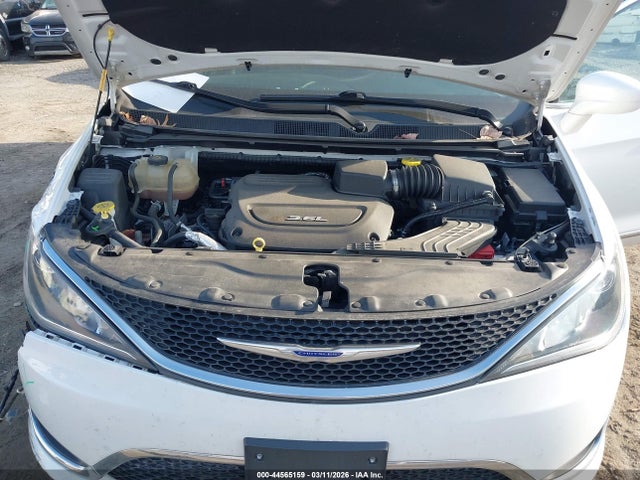 Chrysler Pacifica Touring L Plus