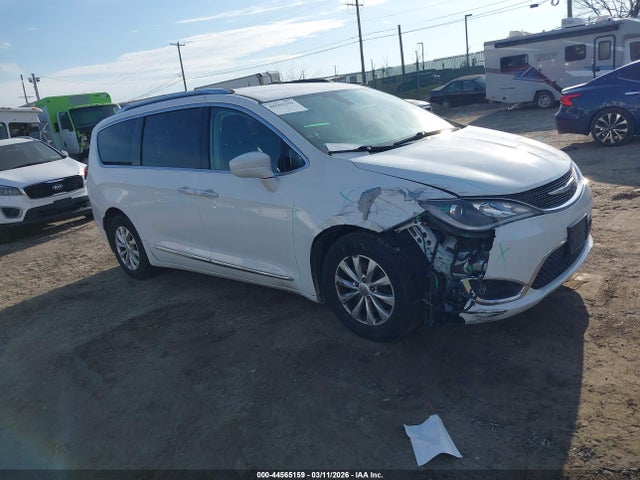 Salvage Chrysler Pacifica Image