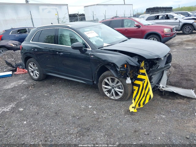 Salvage Audi Q3 Image